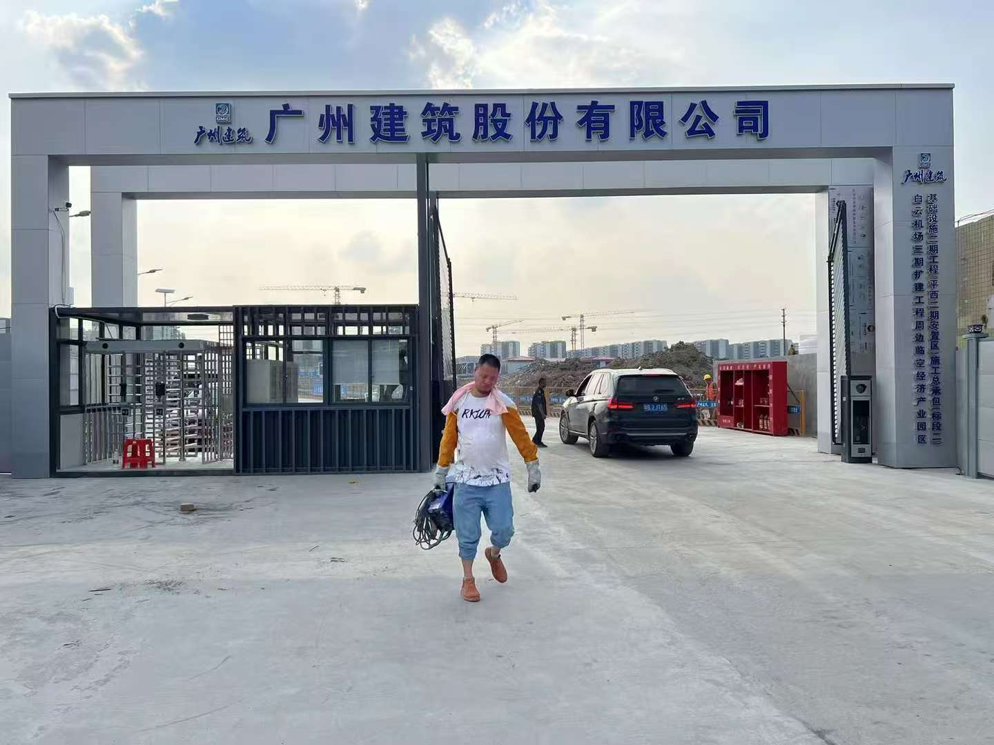 钢板围墙木塑围蔽 三田钢结构产品实拍